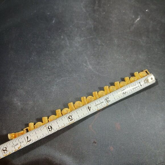 Vintage Jewelry Gold Tone Bracelet - Picture 6 of 9